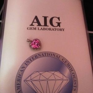 Sapphire and diamond pendant